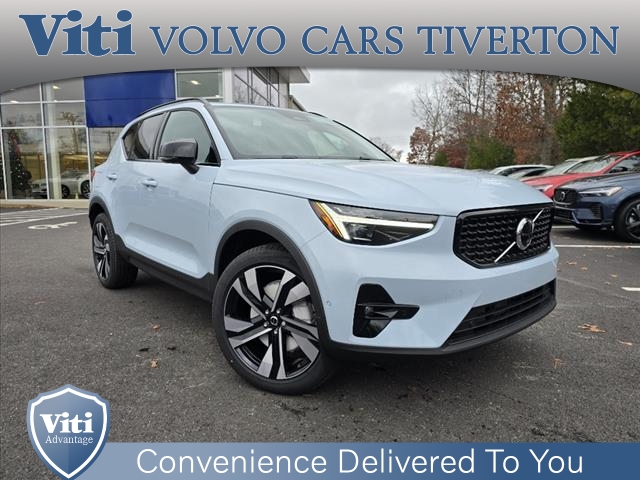 2025 Volvo XC40