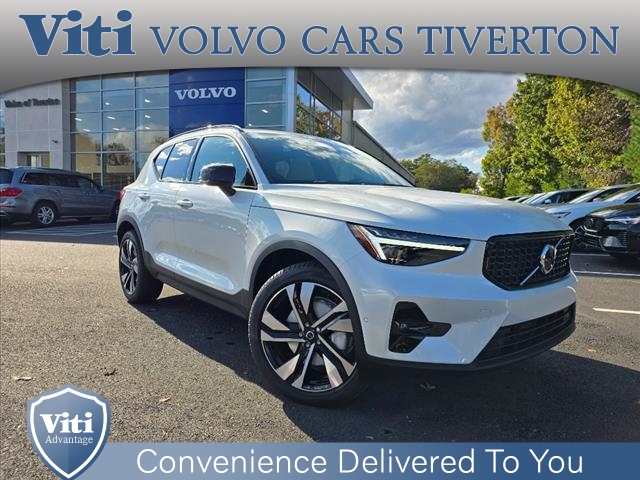 2025 Volvo XC40