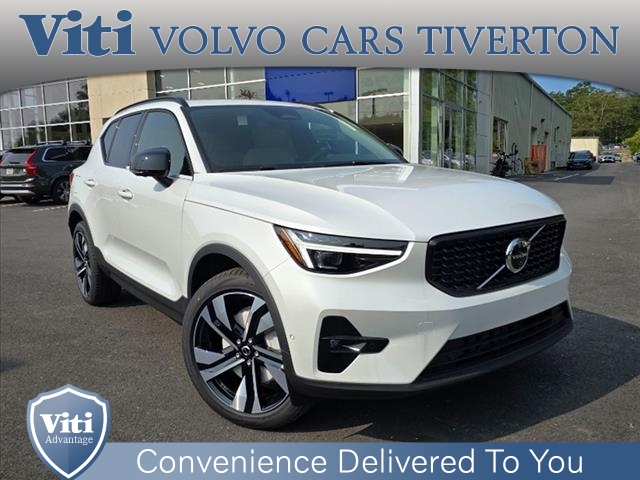 2025 Volvo XC40