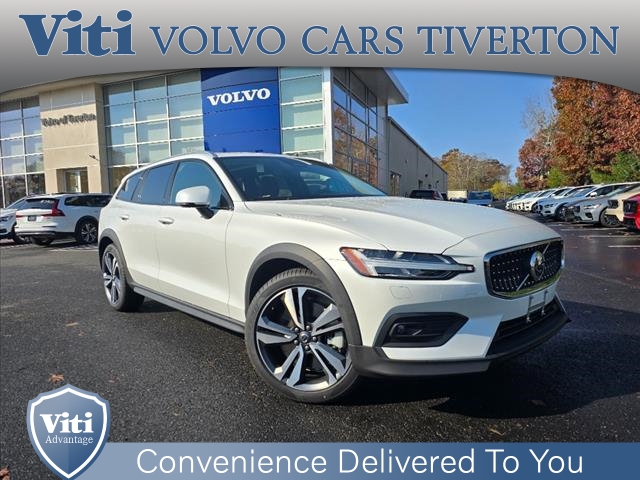 2025 Volvo V60 Cross Country