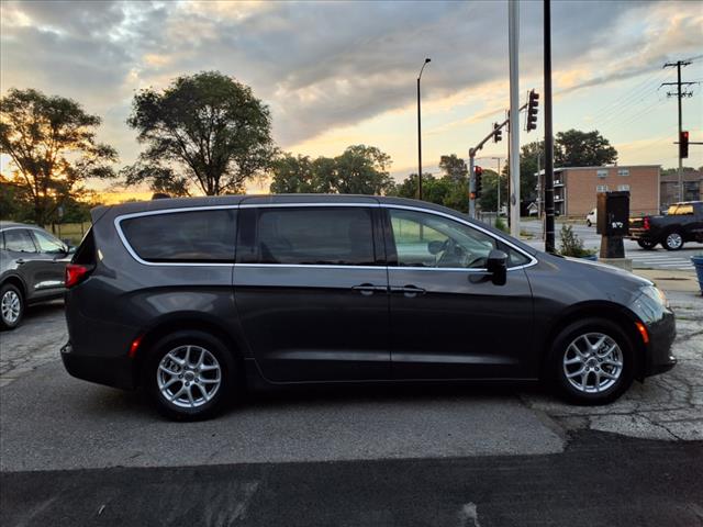 2023 Chrysler Voyager LX