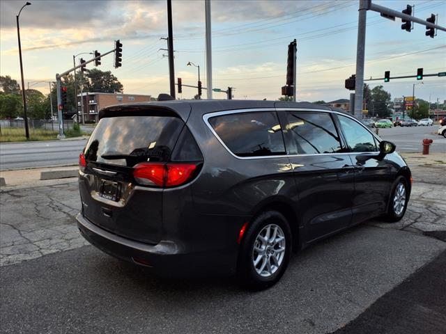 2023 Chrysler Voyager LX