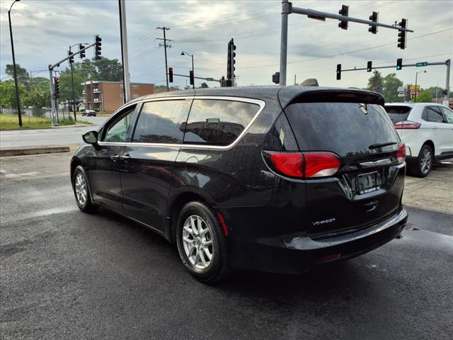 2023 Chrysler Voyager LX