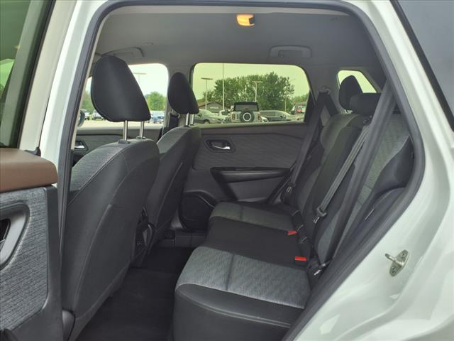 2023 Nissan Rogue SV - Photo 12