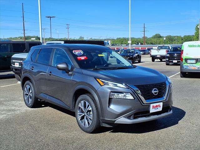 2023 Nissan Rogue SV - Photo 1