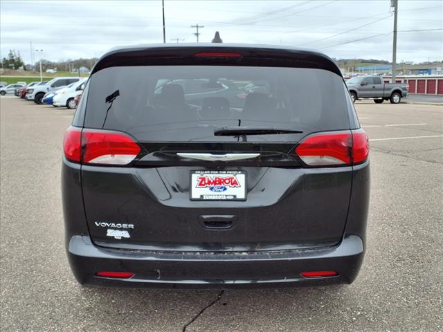 2022 Chrysler Voyager LX - Photo 5