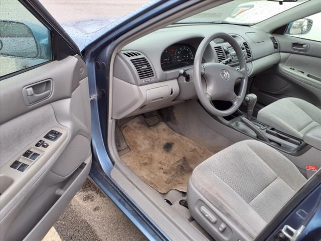 2004 Toyota Camry LE - Photo 6