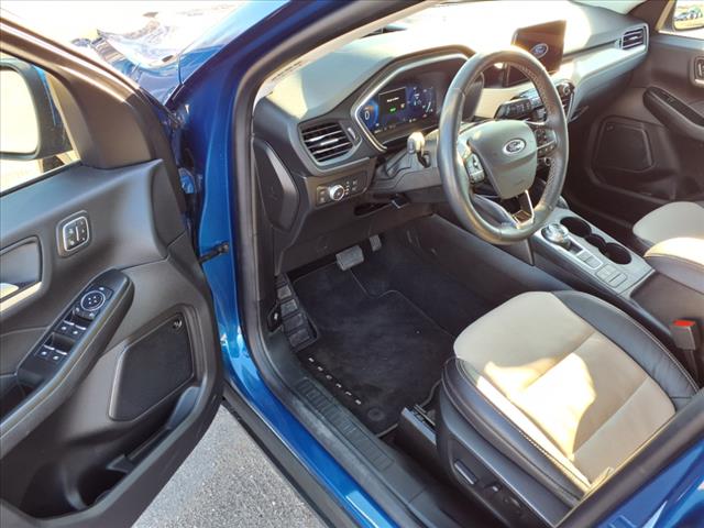 2022 Ford Escape Hybrid Titanium