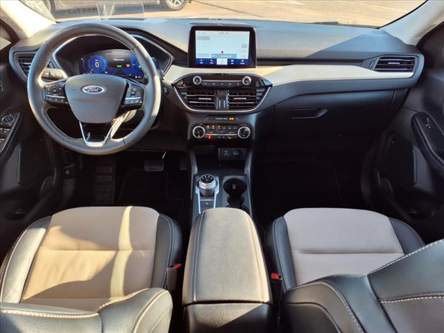 2022 Ford Escape Hybrid Titanium