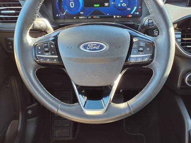 2022 Ford Escape Hybrid Titanium