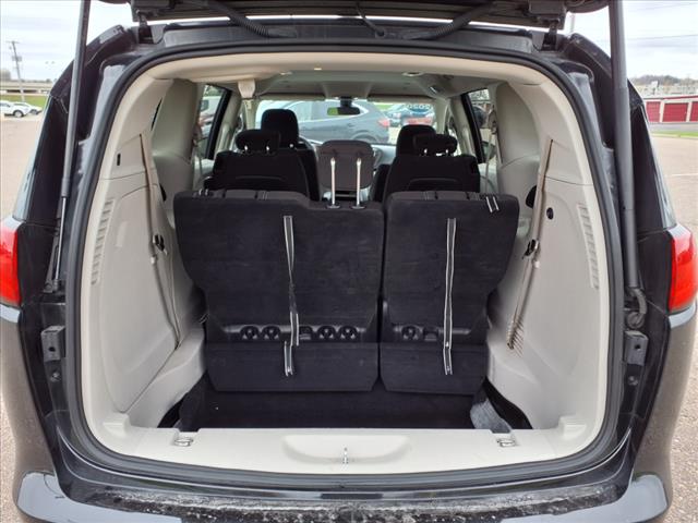 2022 Chrysler Voyager LX
