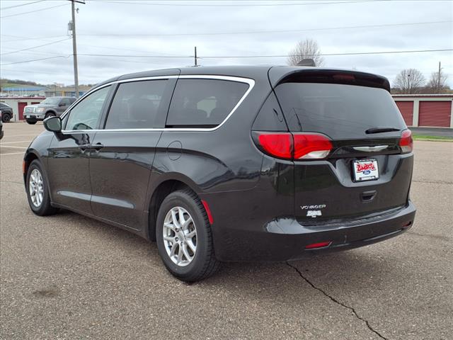 2022 Chrysler Voyager LX