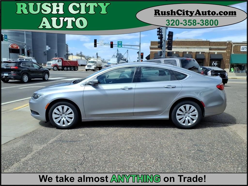 2015 Chrysler 200 LX's photo