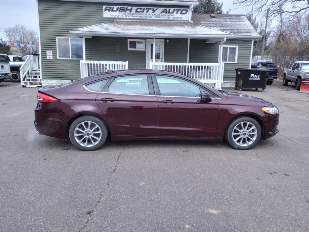 Red (Burgundy Velvet Metallic Tinted Clearcoat) 2017 Ford Fusion SE Sedan Front-Wheel Drive 6-Speed Automatic