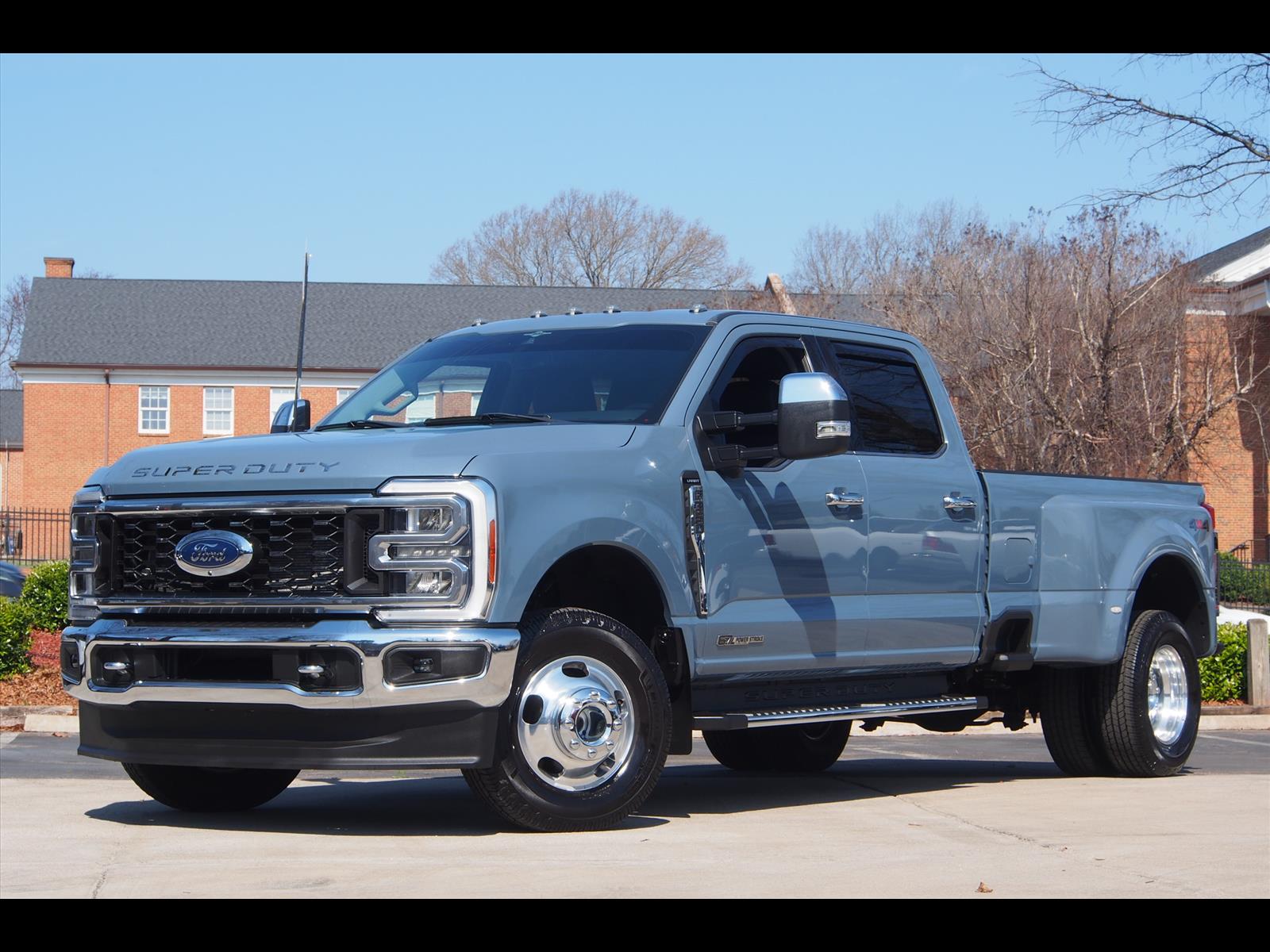 2023 Ford F-350 Super Duty Lariat Crew Cab LB DRW 4WD