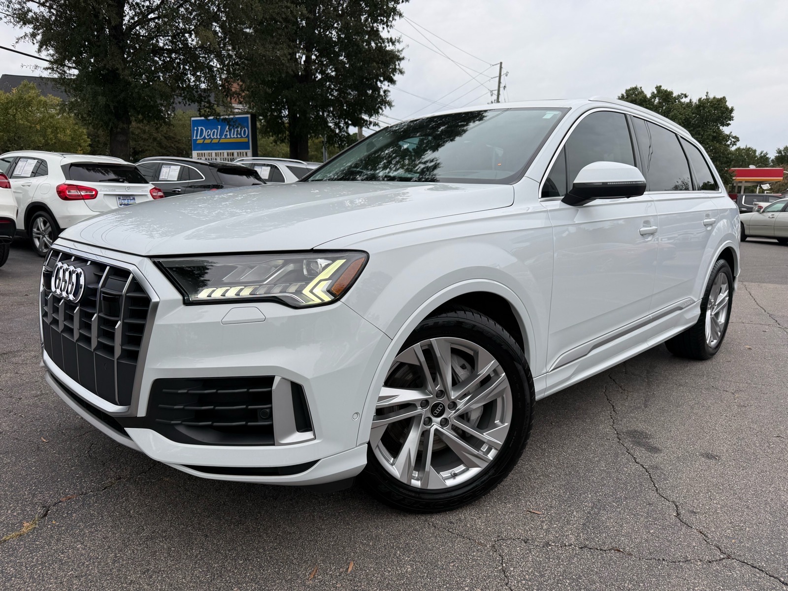 Glacier White Metallic (2y2y) 2023 Audi Q7 SUV / Crossover All-Wheel Drive 8-Speed Automatic