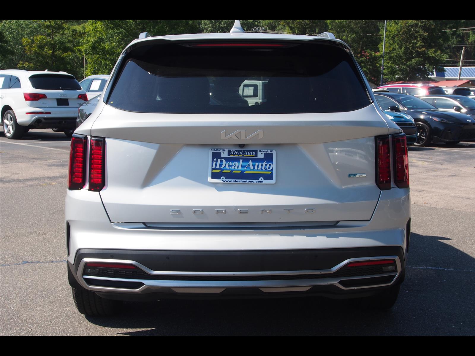 View vehicle photo 4