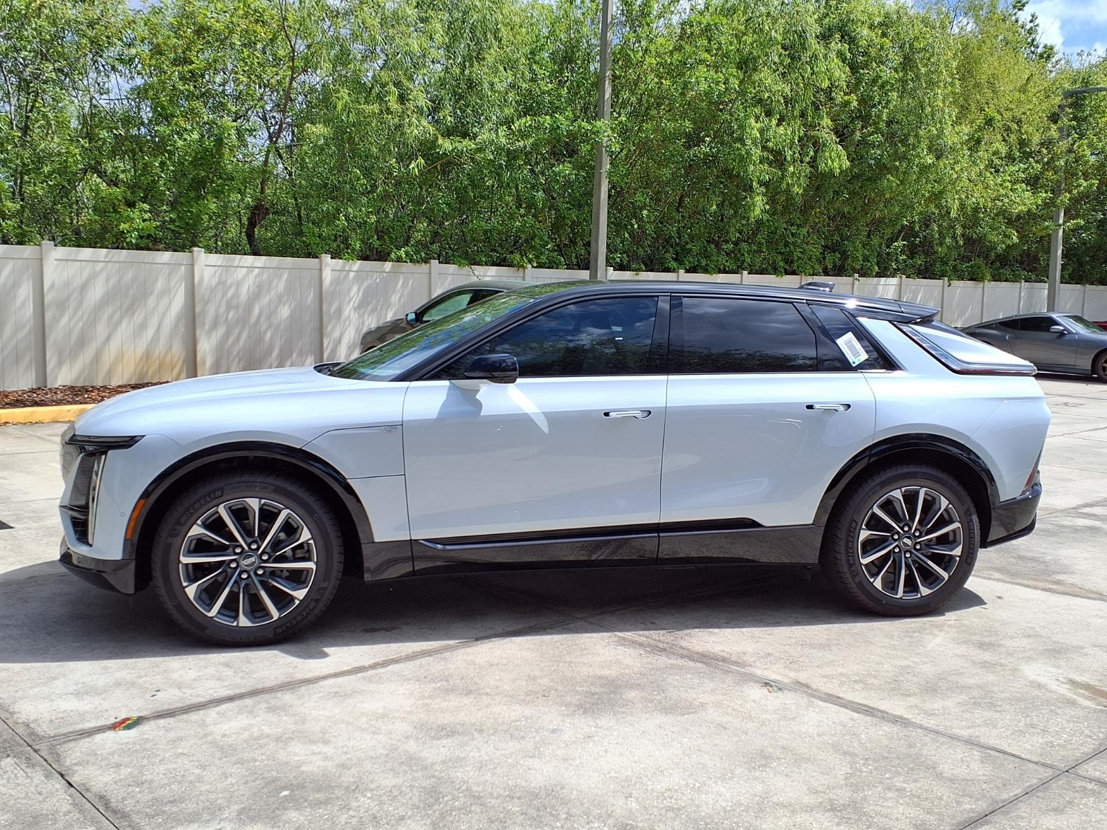 View vehicle photo 2