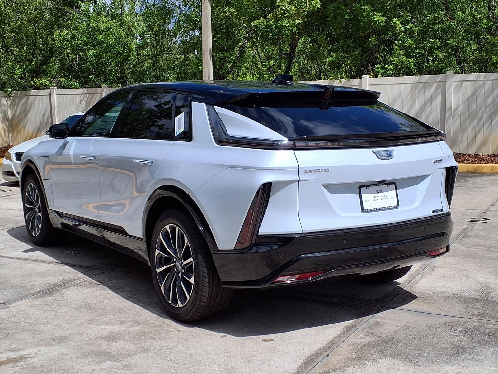 View vehicle photo 3