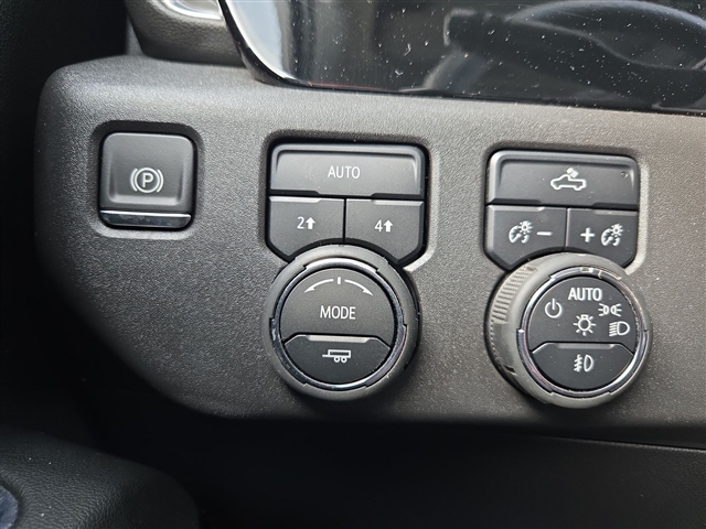 https://cdn.getauto.com/photos/6/244546/18c/3GCPDEEKXRG377583-18c.jpg