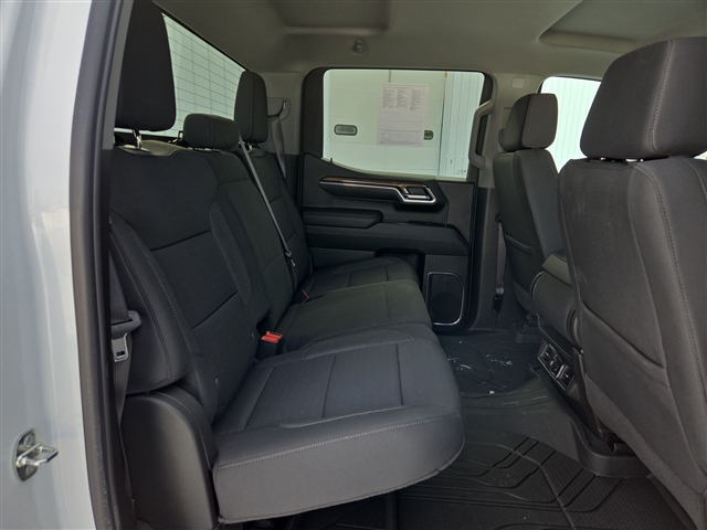https://cdn.getauto.com/photos/6/244546/26c/3GCPDEEKXRG377583-26c.jpg
