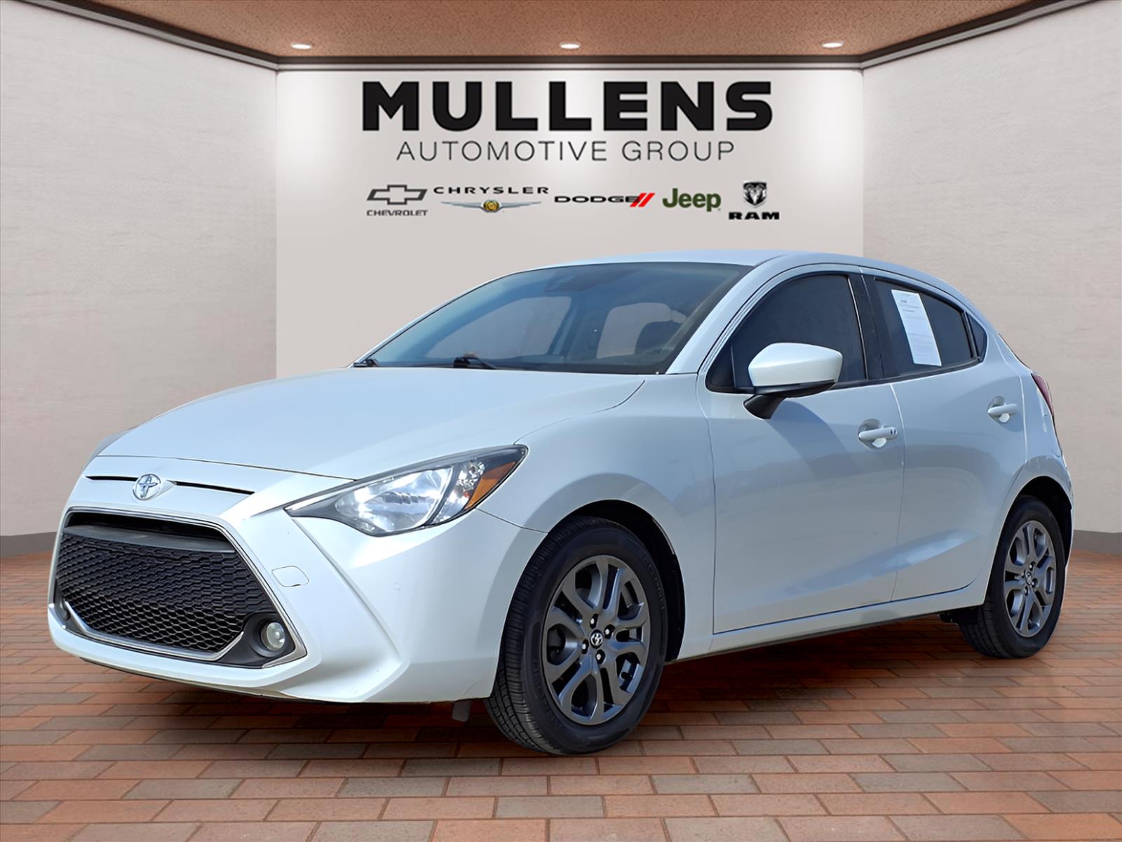 2020 Toyota Yaris Hatchback LE