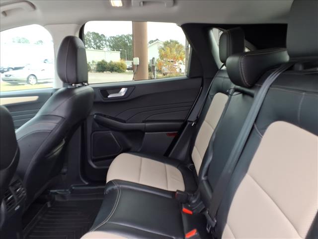 2022 Ford Escape Hybrid Titanium:1001U