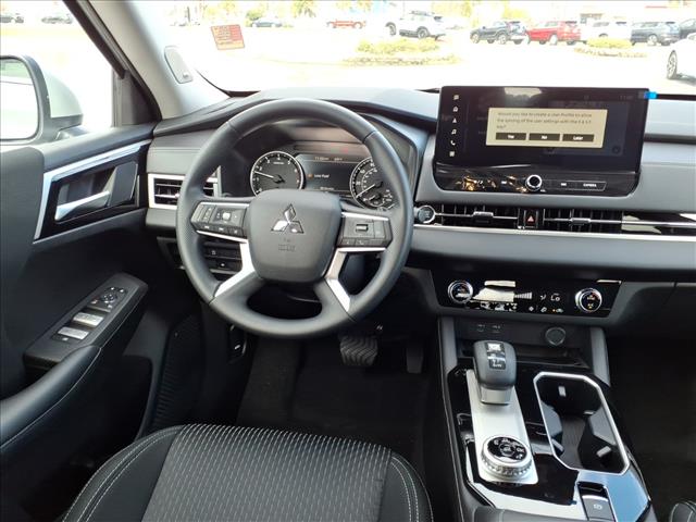 2026 Mitsubishi Outlander ES:1042N