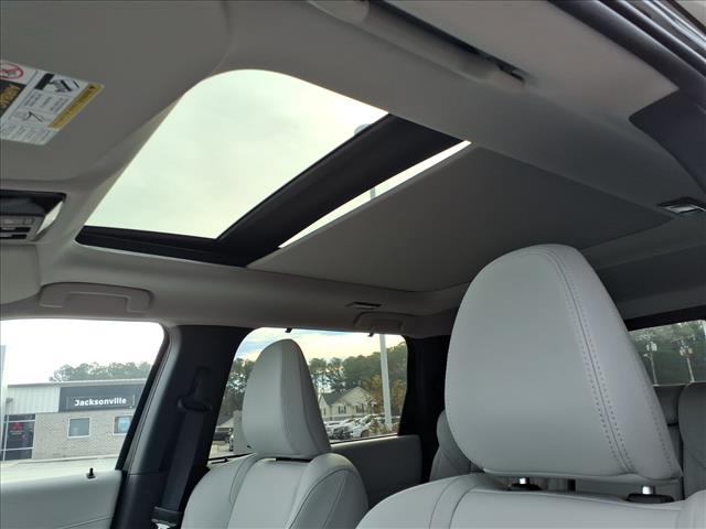 2025 Mitsubishi Outlander Platinum Edition:2188M