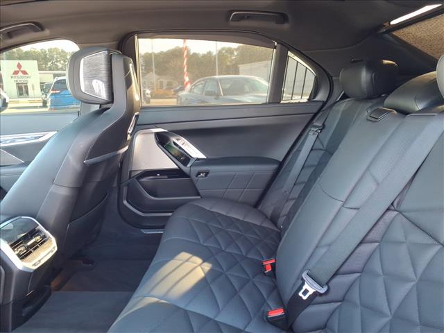 2024 BMW 7 Series 740i:1023U