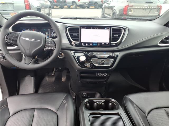 2024 Chrysler Pacifica Plug-In Hybrid Hybrid S Appearance Pkg:1046U