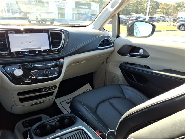 2024 Chrysler Pacifica Plug-In Hybrid Hybrid Select:1060U