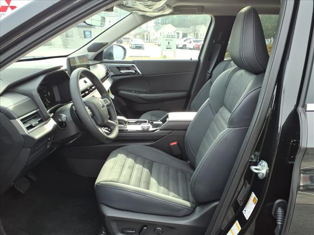 2025 Mitsubishi Outlander SE:2182M