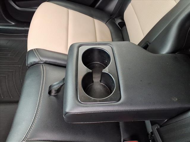 2022 Ford Escape Hybrid Titanium:1001U