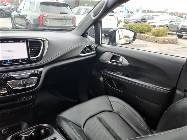 2024 Chrysler Pacifica Plug-In Hybrid Hybrid S Appearance Pkg:1046U