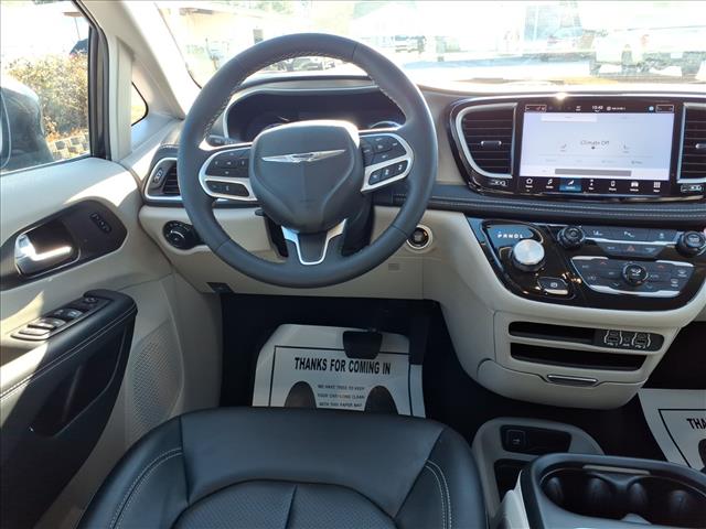 2024 Chrysler Pacifica Plug-In Hybrid Hybrid Select:1060U