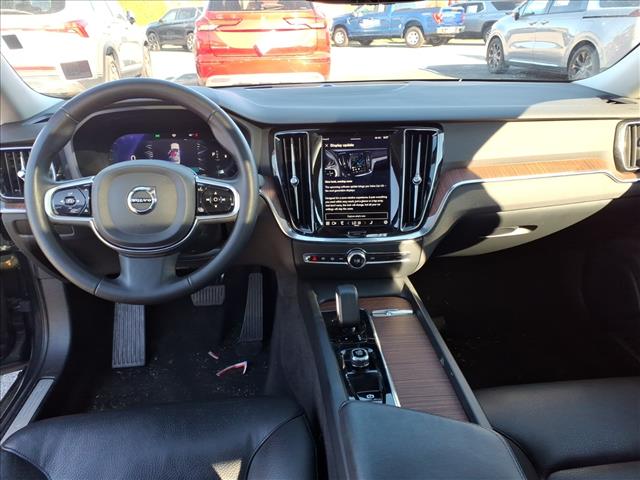 2024 Volvo S60 Plus Dark Theme:1102U