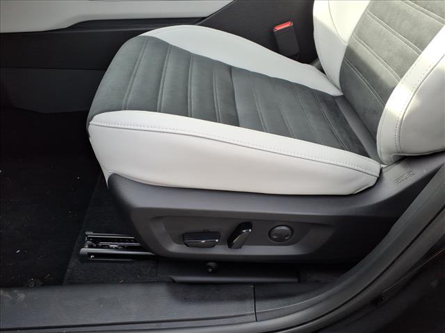 2025 Mitsubishi Outlander SE:2195M