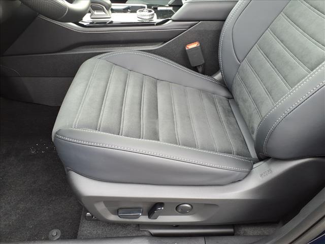 2025 Mitsubishi Outlander SE:2183M