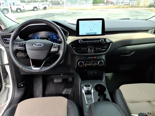 2022 Ford Escape Hybrid Titanium:1001U