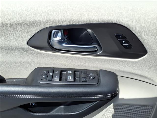 2024 Chrysler Pacifica Plug-In Hybrid Hybrid Select:1149U
