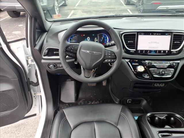 2024 Chrysler Pacifica Plug-In Hybrid Hybrid S Appearance Pkg:1046U