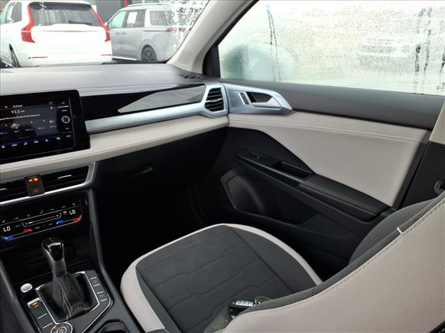 2025 Volkswagen Taos SE:1096U