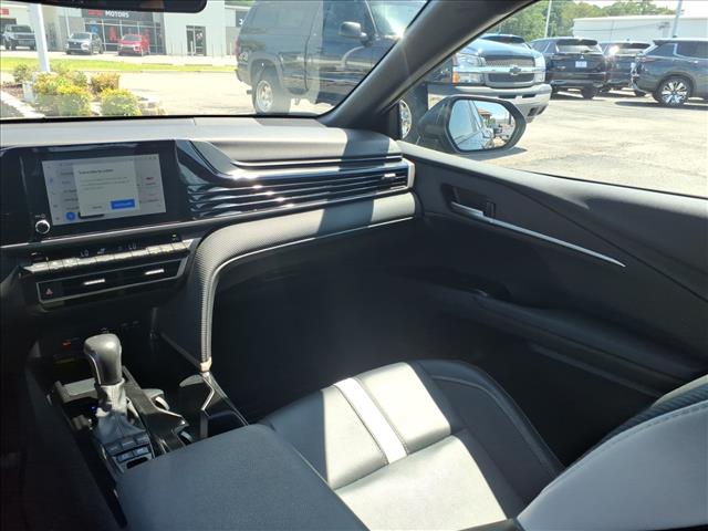 2025 Toyota Camry SE:1302U