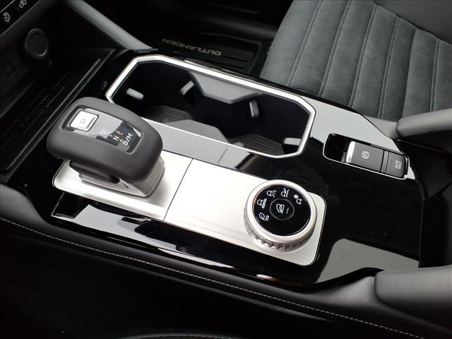 2025 Mitsubishi Outlander SE:2181M