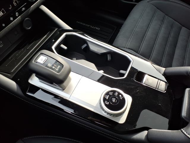 2025 Mitsubishi Outlander SE:2182M