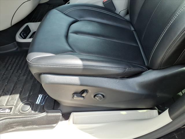 2024 Chrysler Pacifica Plug-In Hybrid Hybrid Select:1149U