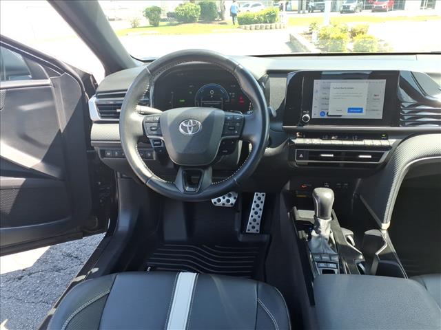 2025 Toyota Camry SE:1302U