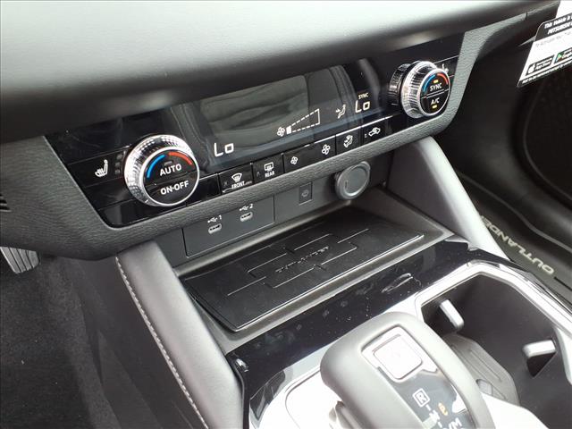 2025 Mitsubishi Outlander SE:2181M