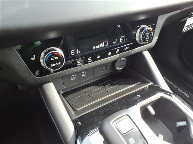 2025 Mitsubishi Outlander SE:2182M